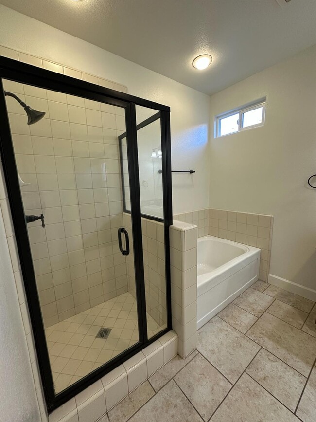 Building Photo - 3521 Buckingham Ave