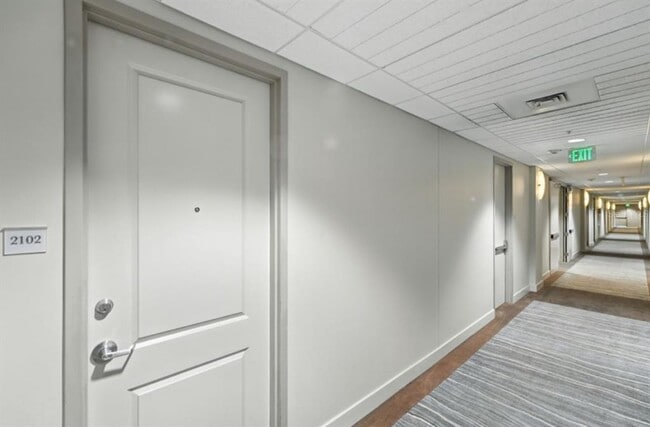 Building Photo - 150 E Robinson St