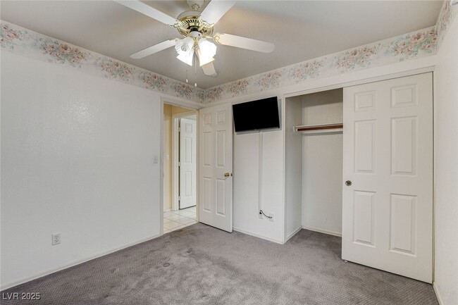 Building Photo - 114 E Tamarack Dr