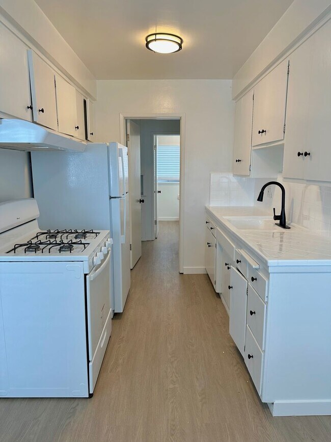Interior Photo - 3024 E 3rd Street - LA RE 1 LLC