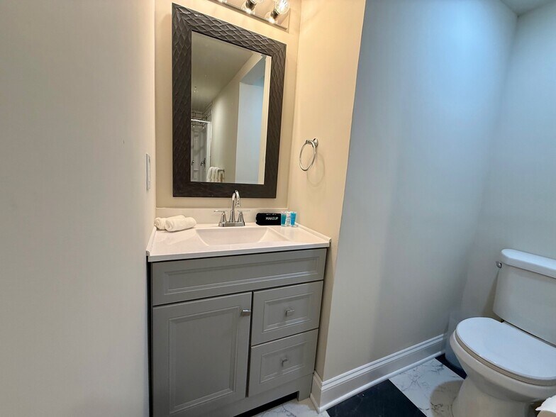 Building Photo - 1521 Rhode Island St