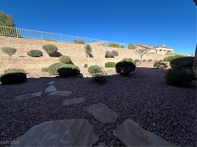 Building Photo - 2209 Beacon Ridge Dr