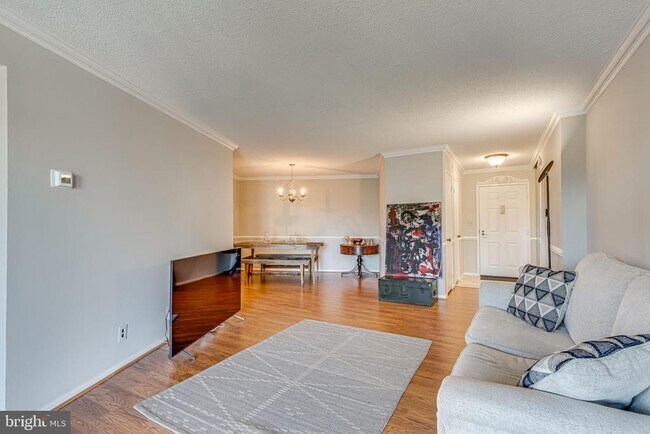 Building Photo - 5904 Mt Eagle Dr