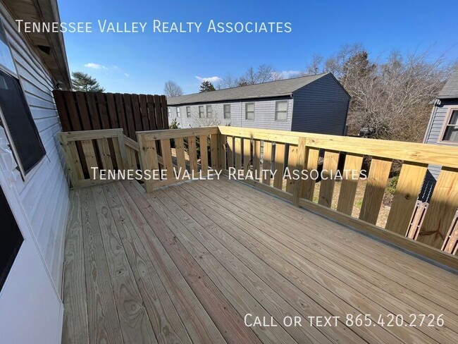 Building Photo - 455 Bramblewood Ln