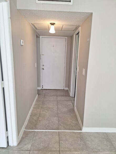 Building Photo - 9441 Live Oak Pl