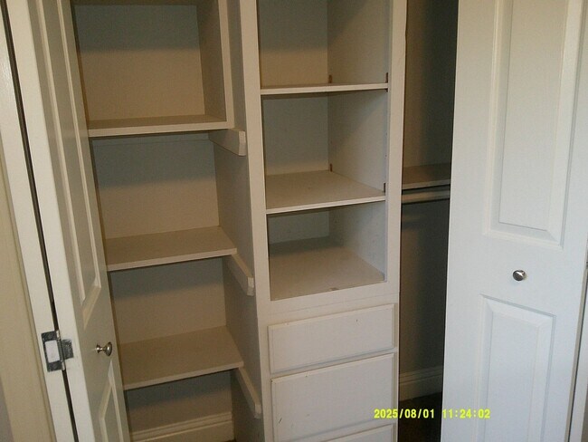 Building Photo - 1120 Tulip Ln