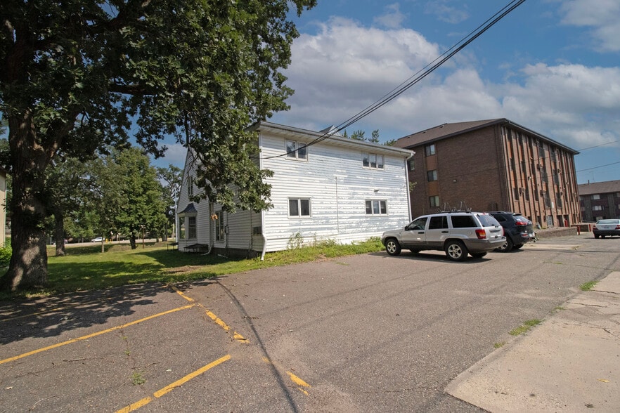 Building Photo - 815 5th Ave S