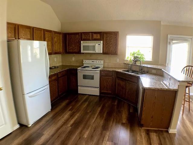 Building Photo - 4806 Redwood Dr