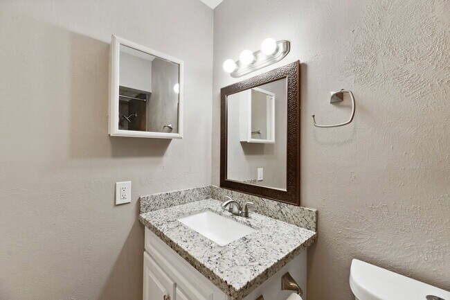 Building Photo - 17615 Autumn Hills Dr