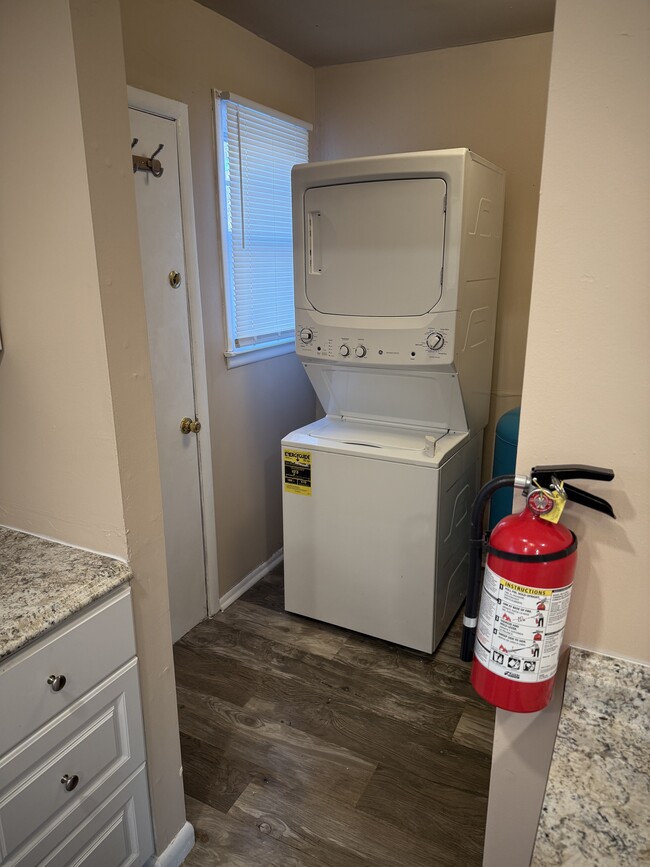 Building Photo - 722 W Park Ave