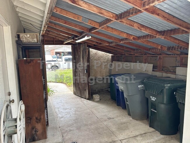 Building Photo - 1322 Calle Christopher