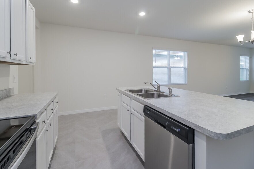 Building Photo - 3914 Angola Ln