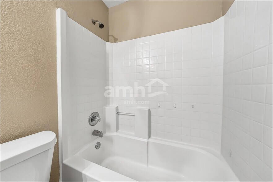 Building Photo - 1325 Misty Dr