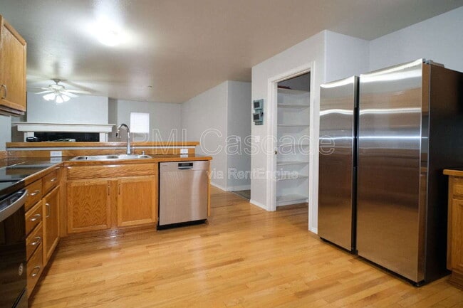 Building Photo - 2510 Mitchell Ave