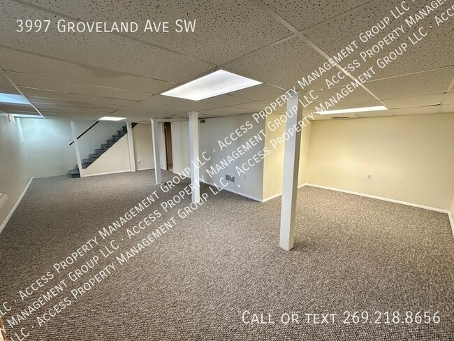 Building Photo - 3997 Groveland Ave SW
