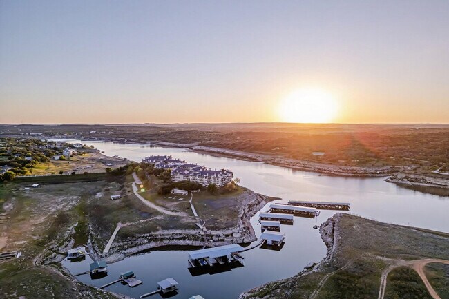 Building Photo - 3404 American Dr