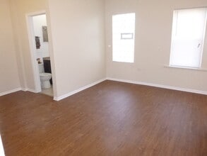 Building Photo - 3156 W Warren Blvd