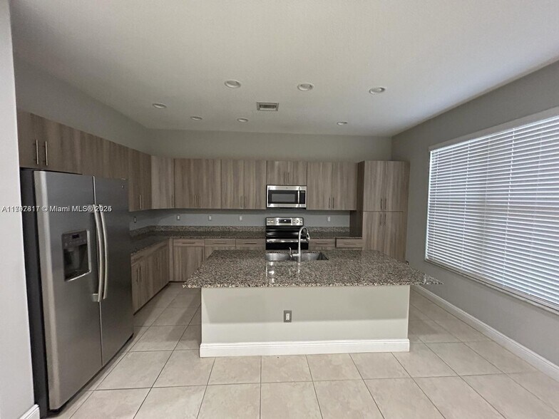 Primary Photo - 20962 NW 1st Dr