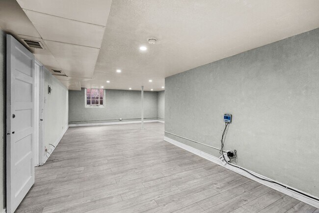 Building Photo - North Park Hill Bungalow!