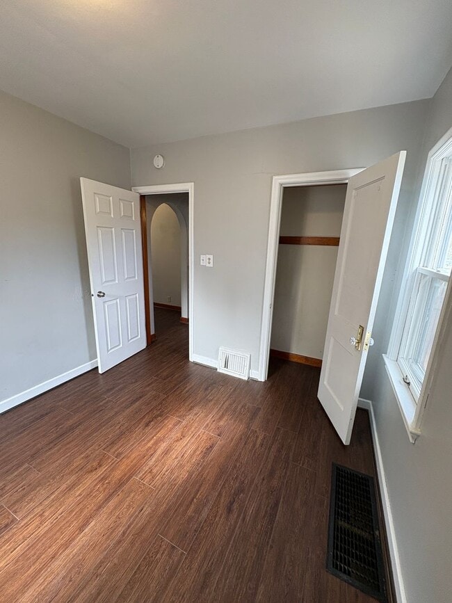 Building Photo - 3 Bed, 1 Bath - House for rent! NO APPLICATION FEES!!!