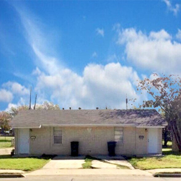 Primary Photo - 1508 N W S Young Dr