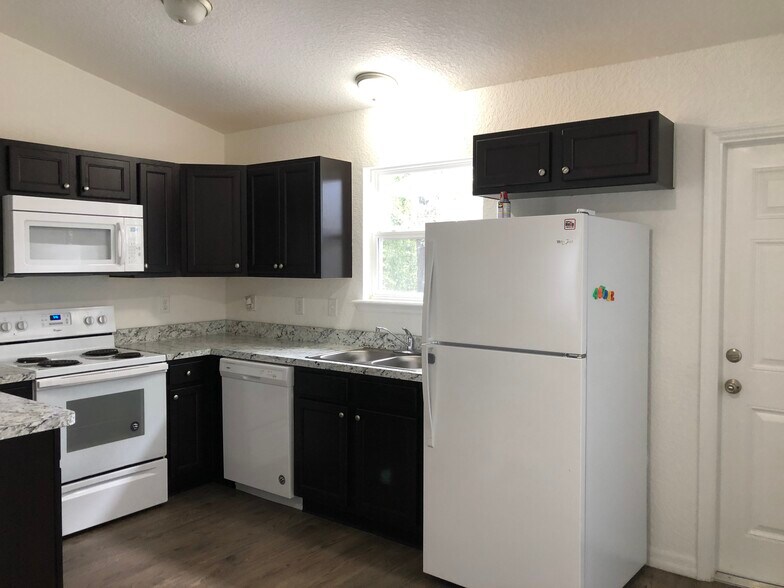 Building Photo - 15112 SE 94th Ter