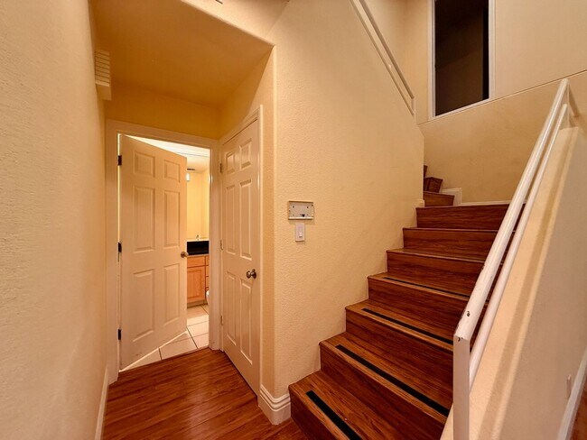 Building Photo - Gorgeous Spanish Trails 3BR House for lease!