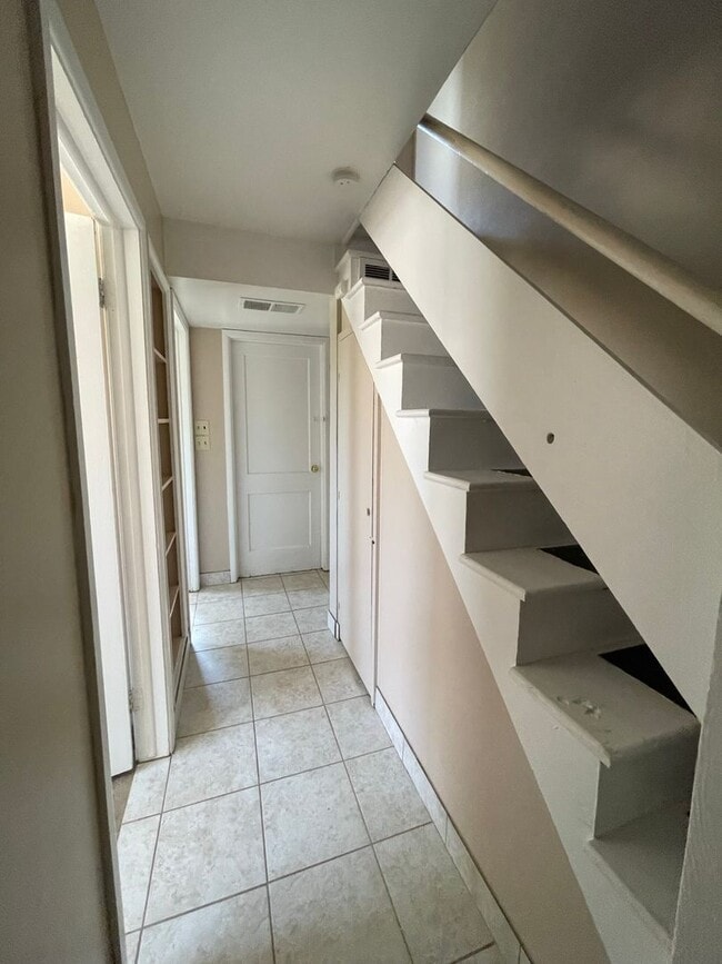 Building Photo - r409LBP