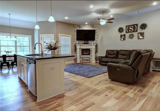 Building Photo - 13 Kiswick Dr