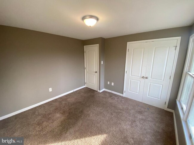 Building Photo - 224 Lake Sever Dr