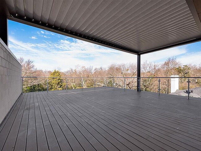 Building Photo - "Luxurious 3-Bed Oasis with 5 Full Baths in Prime Dallas Location - 4,666 Sq Ft of Elegance!"