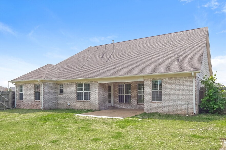 Building Photo - 7838 Alexanders Crossing Dr