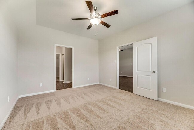 Building Photo - 5500 Persimmon Dr