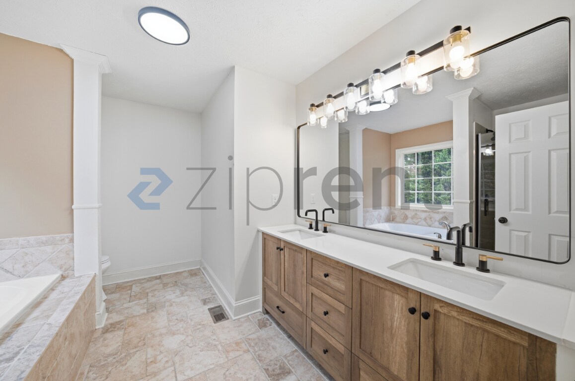 Building Photo - 72 Country Creek Rd