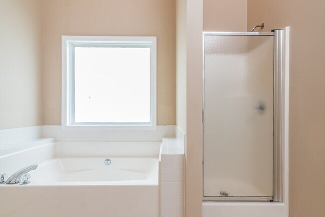 Building Photo - 2137 Aberdeen Cir