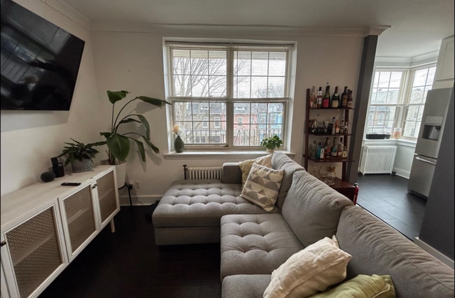 Building Photo - 939 Longfellow St NW