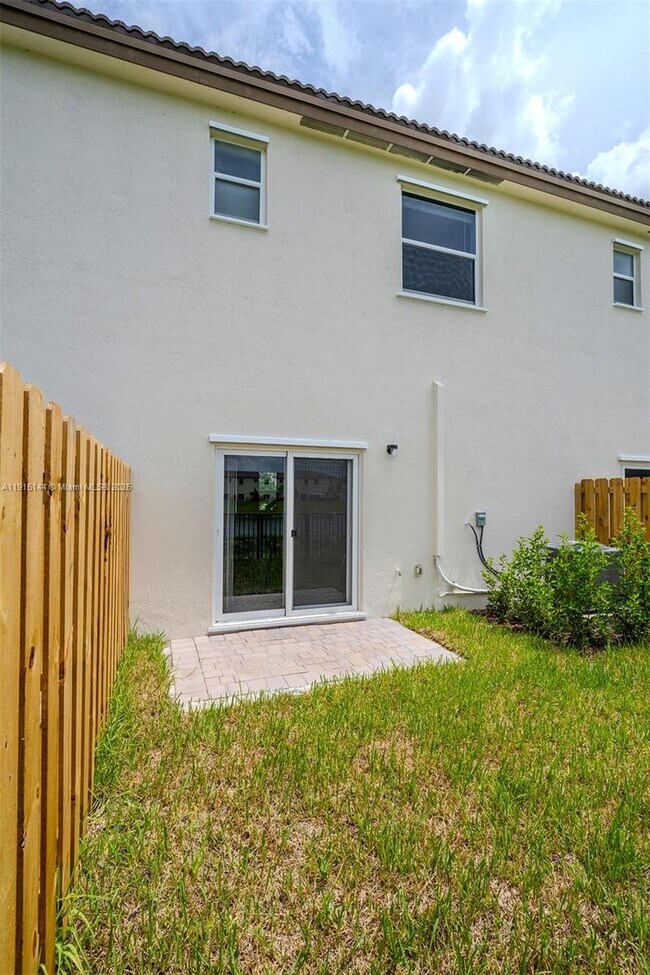 Building Photo - 2752 SE 26th Ave