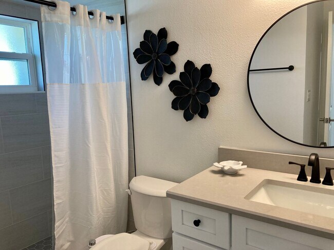 Building Photo - Completely remodeled waterfront condo!