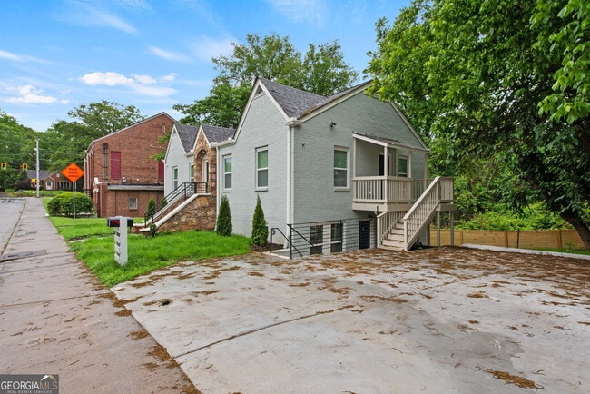 Building Photo - 636 Francis Pl NW