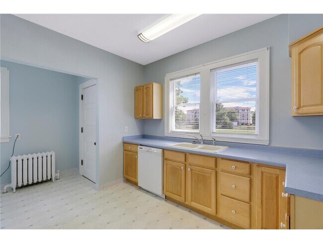 Building Photo - 3217 4th St SE