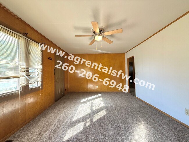 Building Photo - 2 Bedroom House