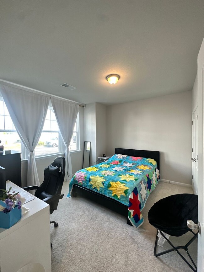 Building Photo - New construction 3 bedroom, 3.5 bathroom c...