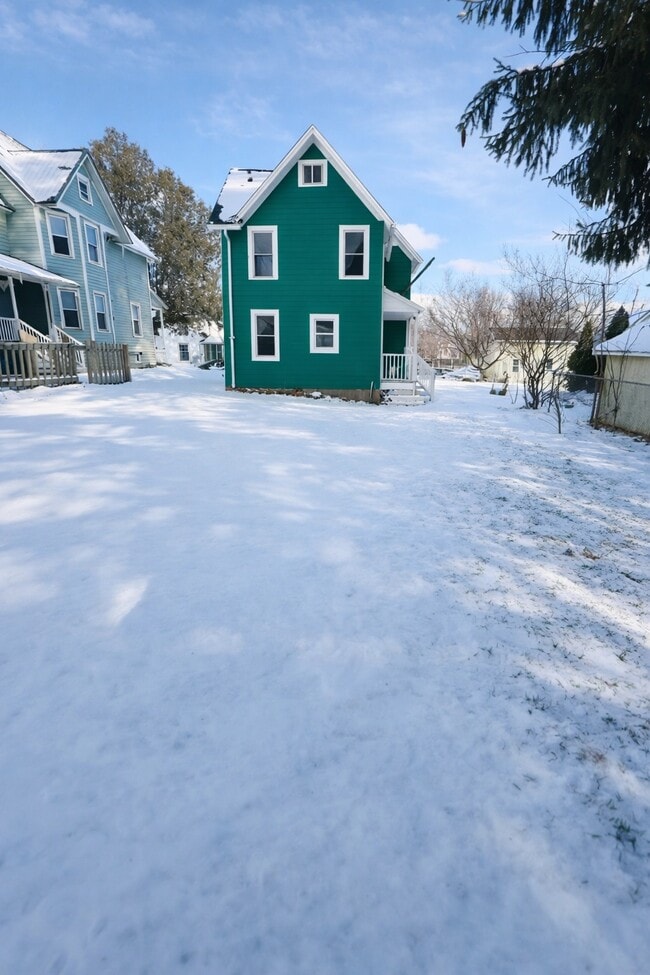 Building Photo - 59 West Ave