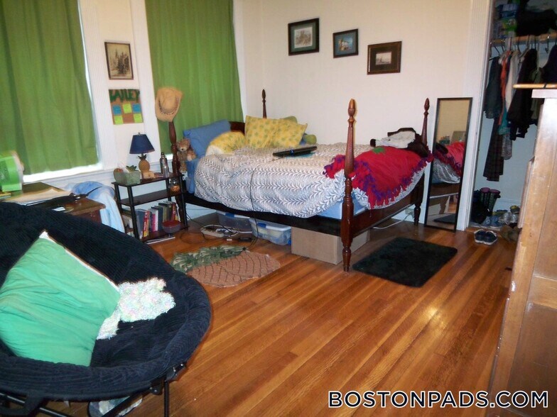 Primary Photo - 133 Peterborough St