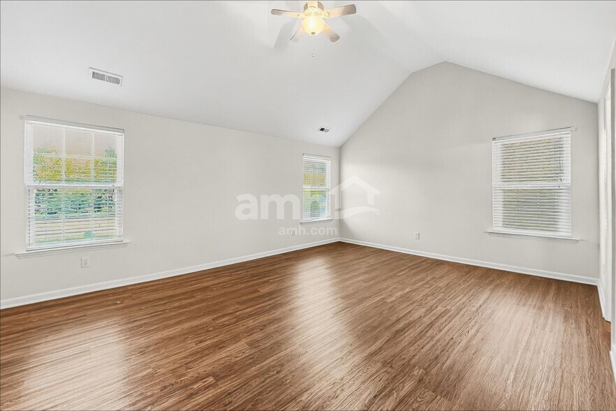 Building Photo - 1010 Golden Crest Dr