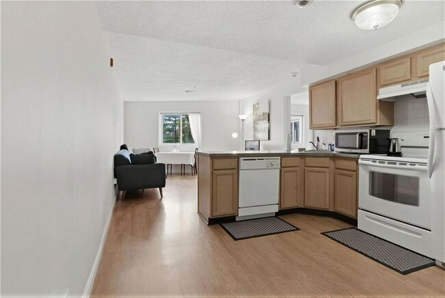 Building Photo - 31 Devereux Ave