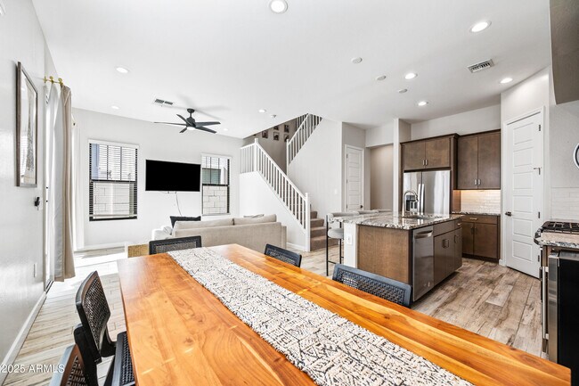 Building Photo - 4827 E Village Dr