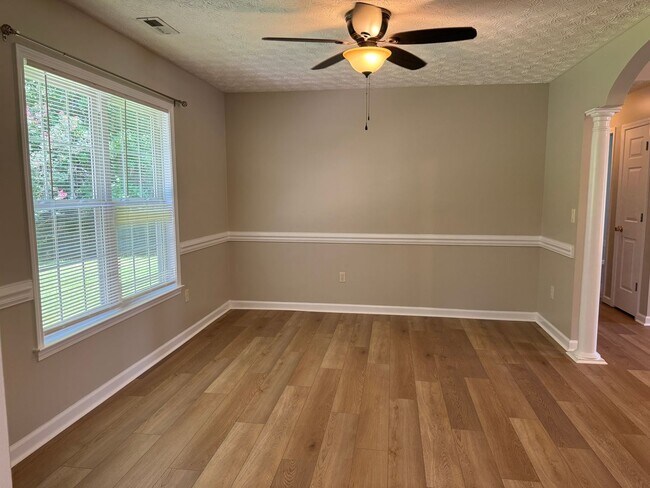 Building Photo - 105 Farina Dr