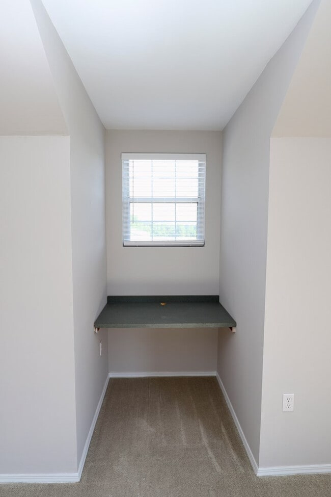 Building Photo - 1910 Lybrand St