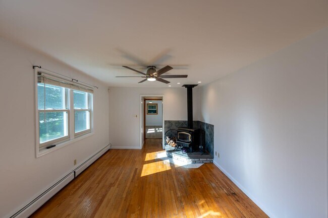 Building Photo - 468 Hillside Rd